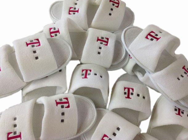 T-Mobile Badslippers | © Borduurstudio Brabant